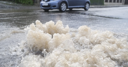Viharos szélre, hóviharra, jegesedésre figyelmeztetnek a meteorológusok